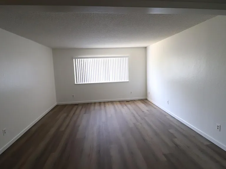 6347 N Laureen Ave — Photo 3