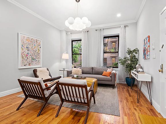 2nd image of 42 Saint Marks Pl APT 1