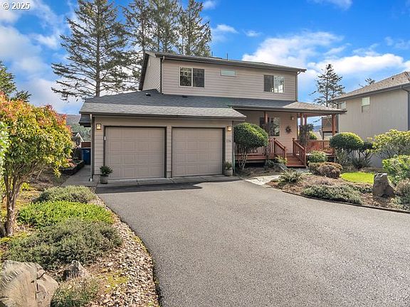 2nd image of 1216 NE Pepperwood Dr