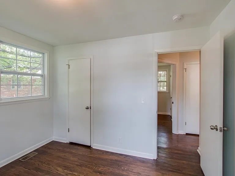 558 Roosevelt Ave — Photo 17