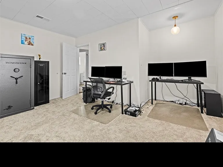 211 Lloyd Ave — Photo 3