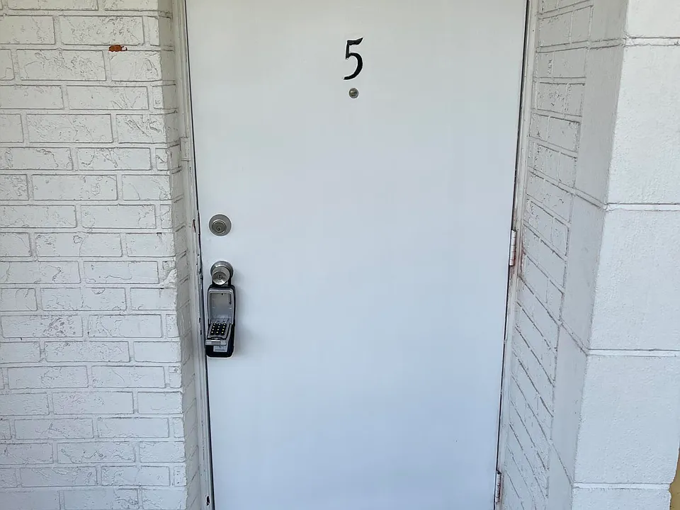 440 SE 2nd Ave #5