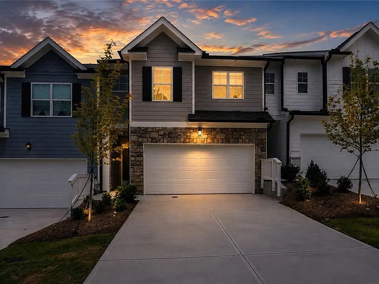21 Berryville Dr — Photo 1
