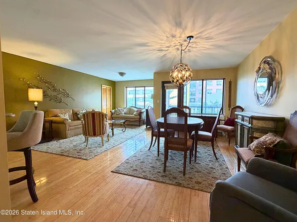 75 Essex Dr APT 2E, Staten Island, NY 10314