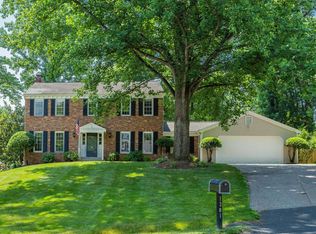 1301 Colvin Forest Dr, Vienna, VA 22182