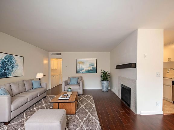 5th image of 15128-44 Burbank Blvd #44-112