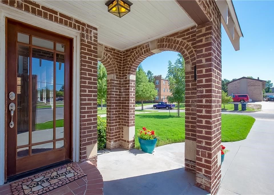Beautiful beveled glass door, original to the home!!