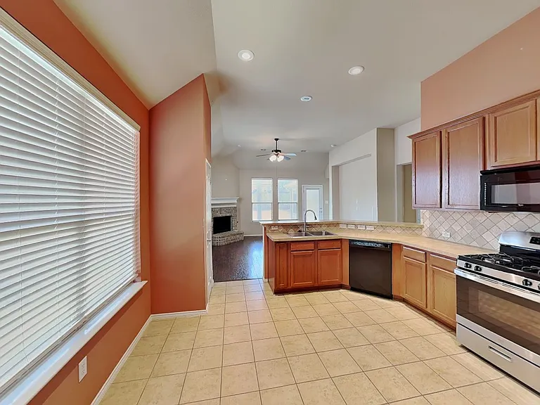 10649 Vista Heights Blvd — Photo 6