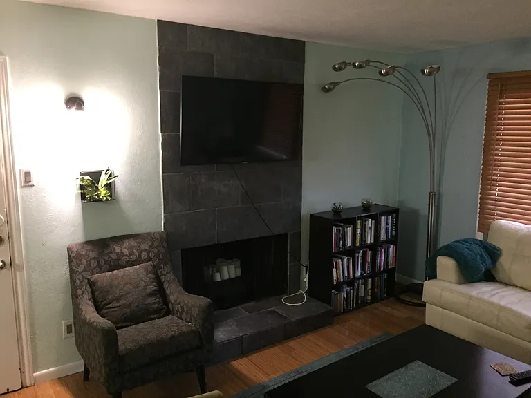 505 W 7th St #204 — Photo 7