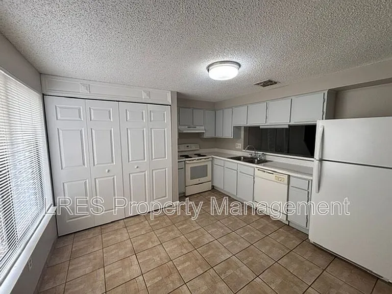 4974 Sanoma Vlg — Photo 6