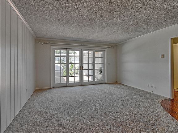 5th image of 215 E Fiesta Grn