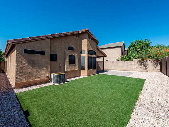 3rd image of 1859 E Carla Vista Dr