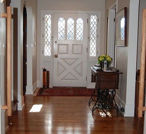 Foyer: Original, Solid & Elegant