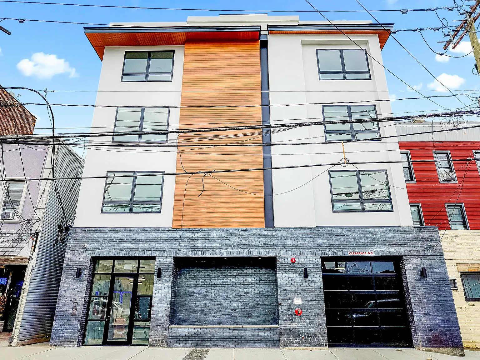 1 bed, 1.0 bath, 700 sqft, $2,600 — Photo 1