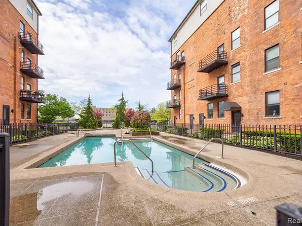 6533 E Jefferson Ave, Detroit, MI