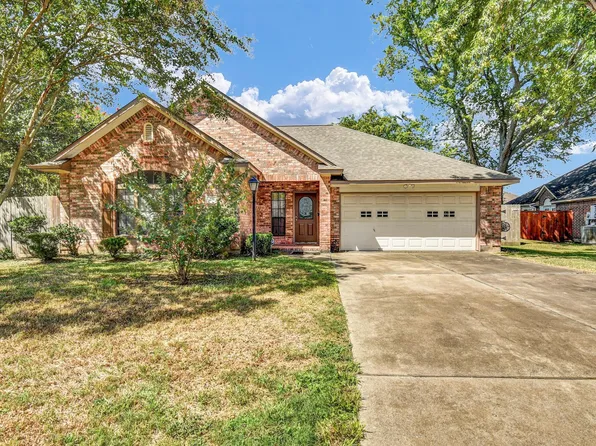 310 Chestnut St, Lake Jackson, TX 77566