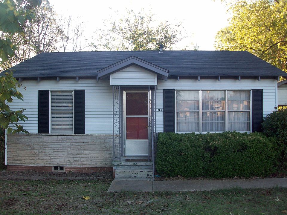 1st image of 1005 N Van Buren Ave