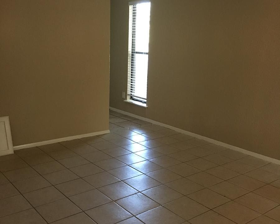 1st image of 304 Villa Oaks Cir #A