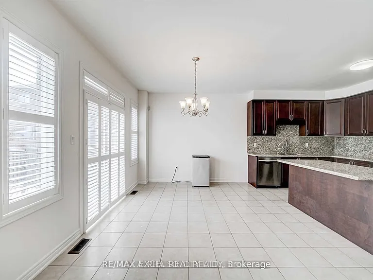 67 Alvin Curling Cres — Photo 17