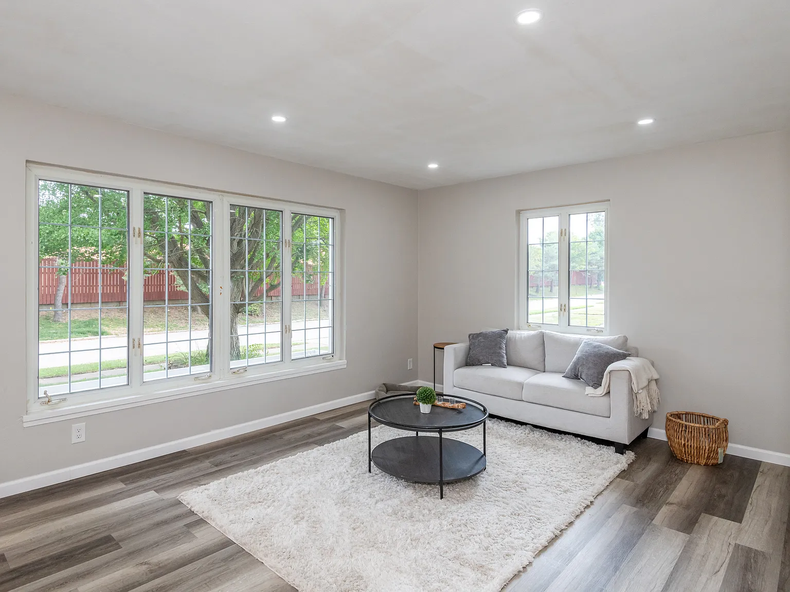 2 bed, 700 sqft, $1,200 — Photo 1
