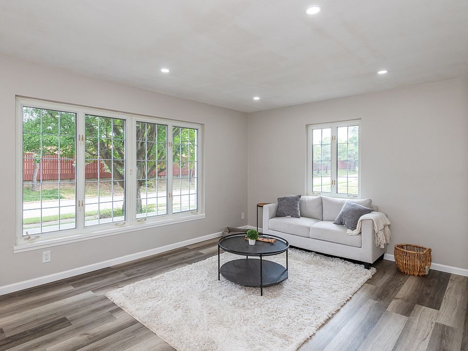 1st image of 516 Lamont Dr #3