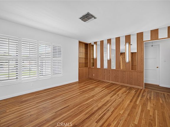 5th image of 17640 Kittridge St