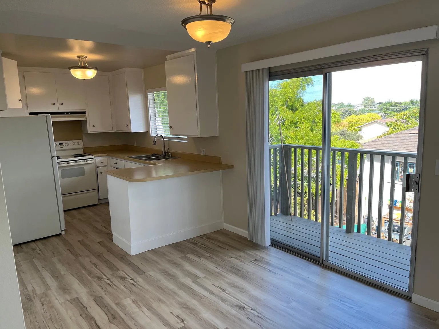 2 bed, 1000 sqft, $3,050 — Photo 3