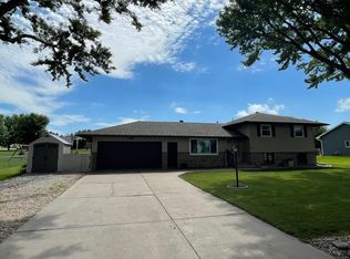 14 Elm Dr, Kearney, NE 68845