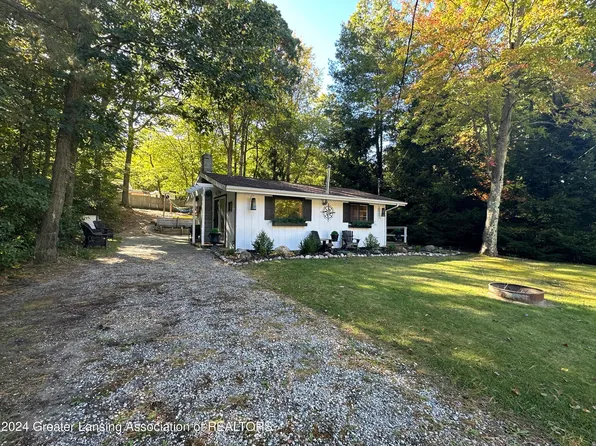 9703 W Silver Lake Rd, Mears, MI 49436