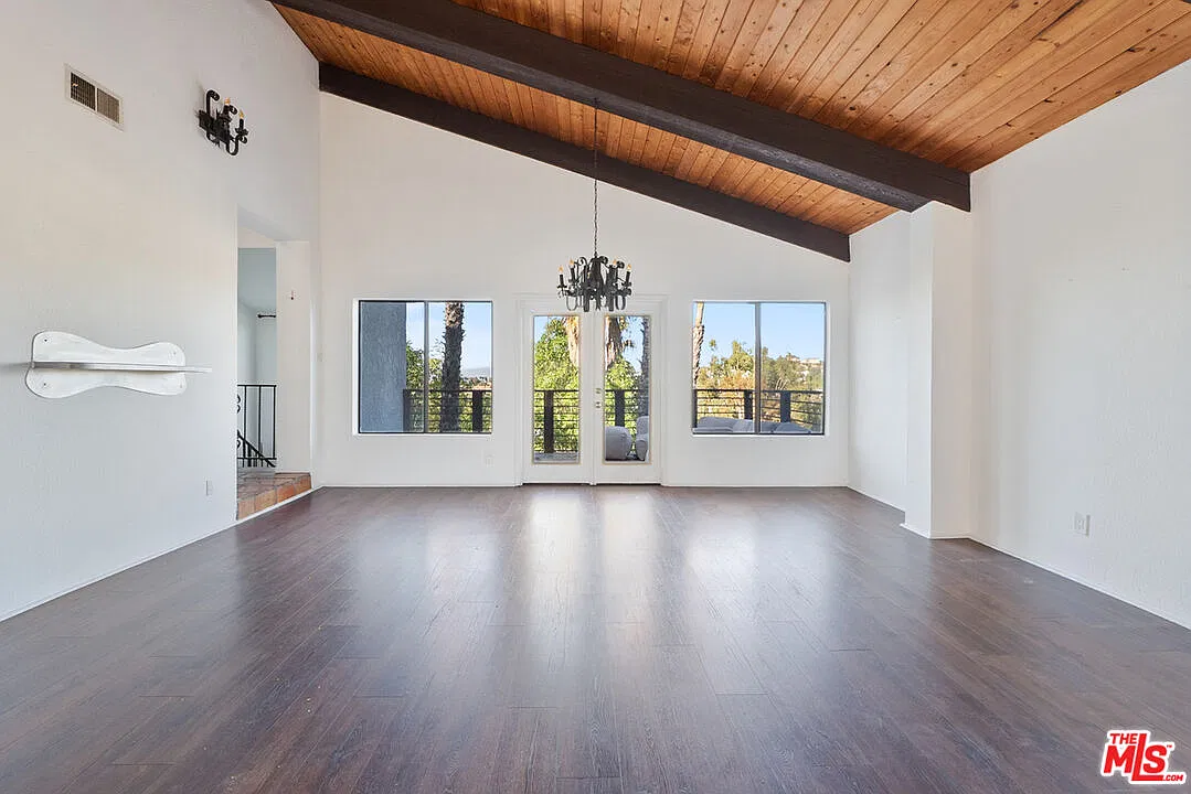 3 bed, 3.0 bath, 2674 sqft, $6,950 — Photo 4