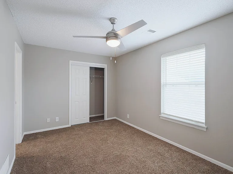 Chestnut Heights Townhomes — Photo 12