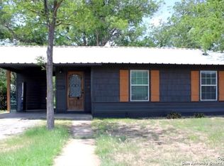 412 E Oak St, Uvalde, TX 78801