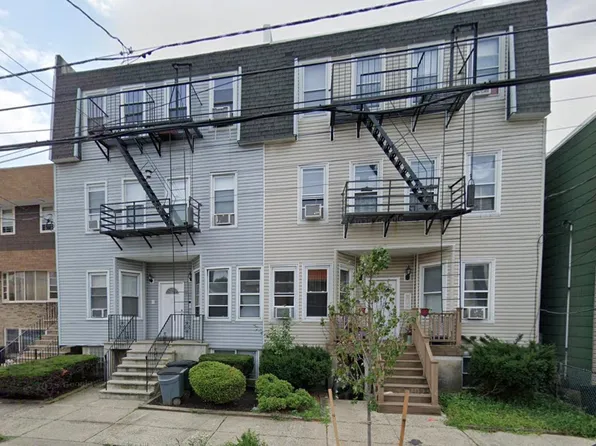 231 Griffith Street image 6 of 6