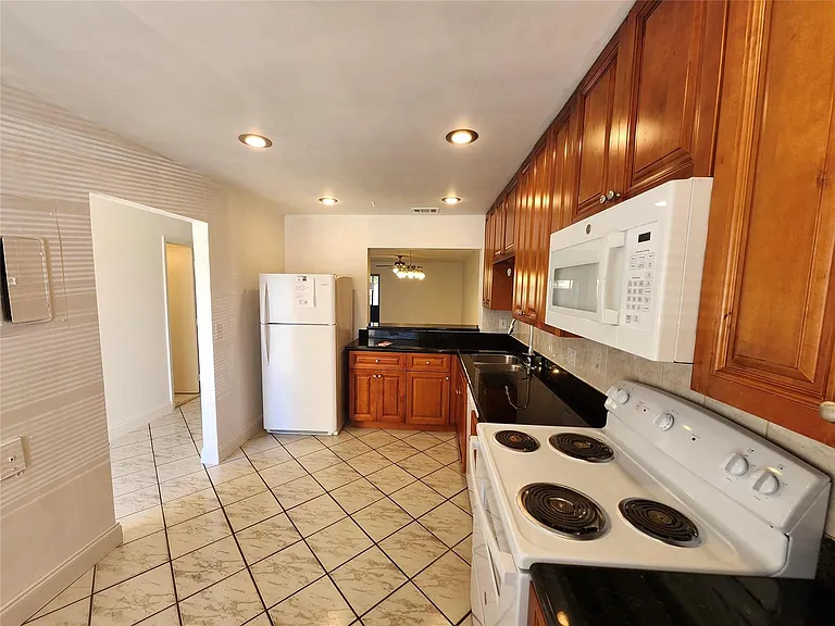 9421 NW 15th St #234 — Photo 9