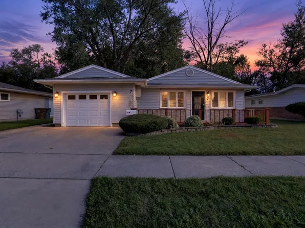 7 E Rocket Cir, Park Forest, IL 60466