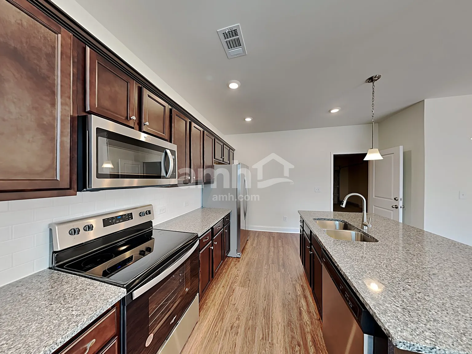 3 bed, 2.5 bath, 1895 sqft, $2,565 — Photo 4