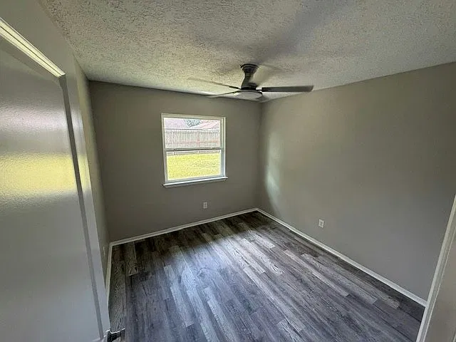 2505 Ewell Dr — Photo 2