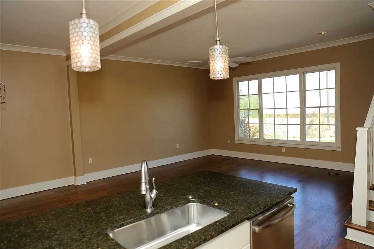 2 bed, 2.5 bath, 1983 sqft, $2,750 — Photo 3