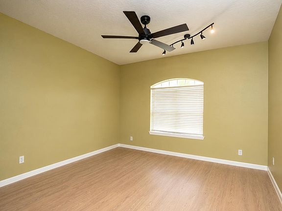 5th image of 610 SW COLLEGE PARK Road