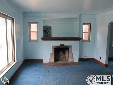 5-Living Room View 1.JPG
