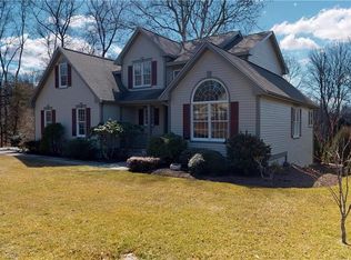 2 Britts Rdg, Cumberland, RI 02864