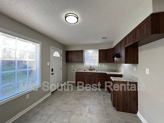 4th image of 3633 Skylark Dr