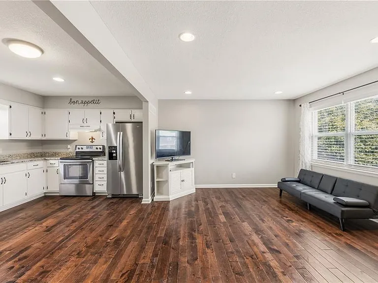 1225 E Cothrell St — Photo 7