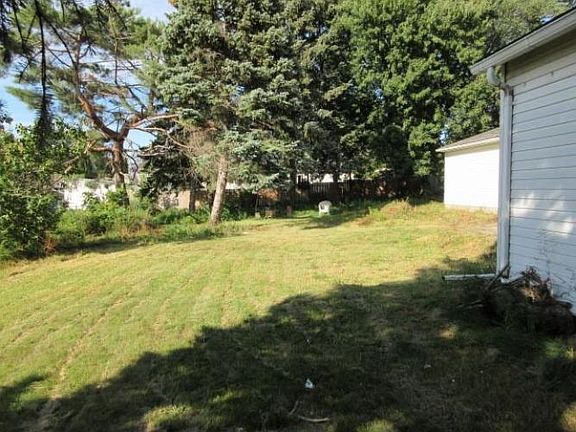 4th image of 3213 Pine Ave