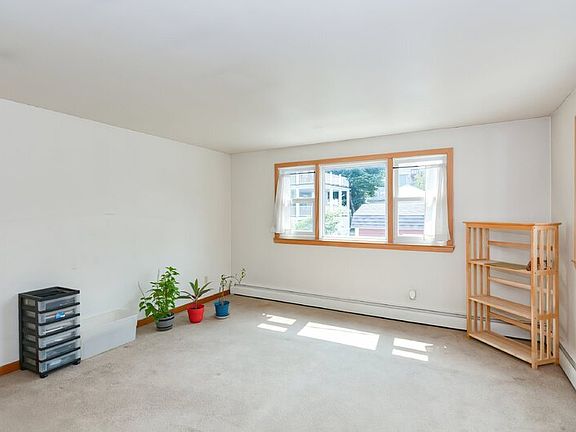 5th image of 623 Quincy Shore Dr APT 4