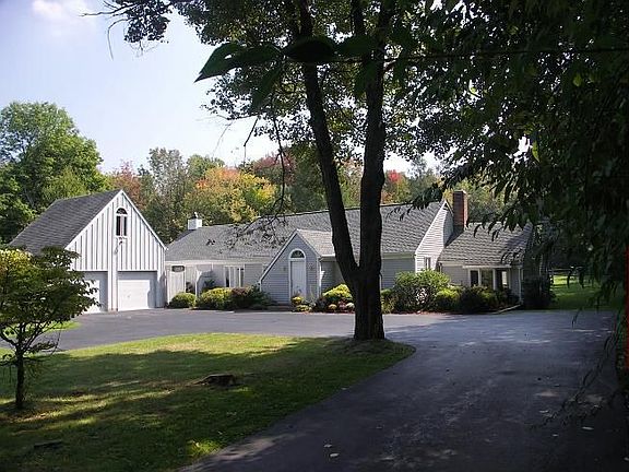 FrontView & driveway