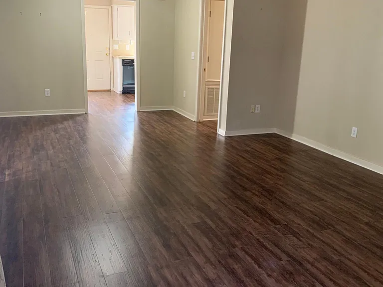 605 Biscayne Cv E — Photo 2