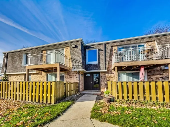 4704 Euclid Ave APT 2A, Rolling Meadows, IL 60008