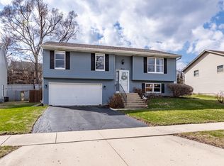 624 Alice Pl, Elgin, IL 60123