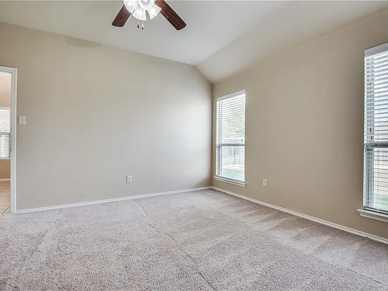 429 Roger Graves Cir — Photo 14